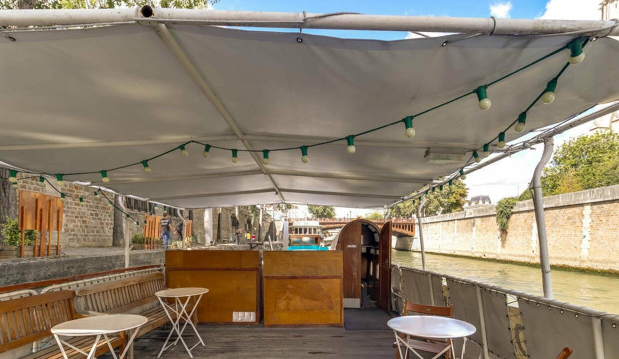 la-peniche-de-christine-location-salle-anniversaire