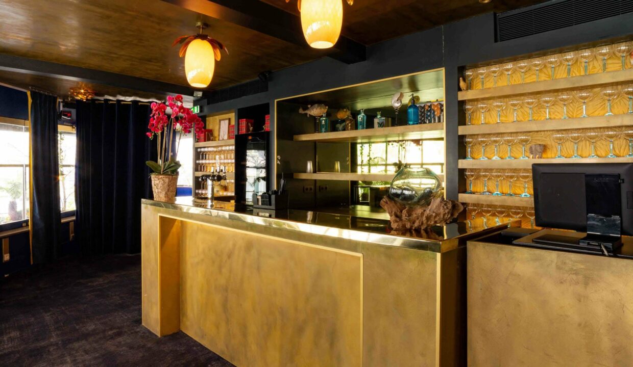 la-peniche-de-flora-bar