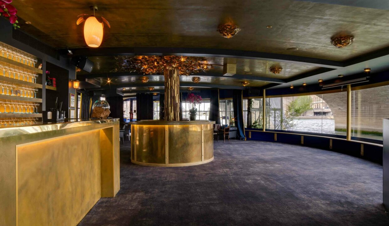 la-peniche-de-flora-dancefloor-soiree