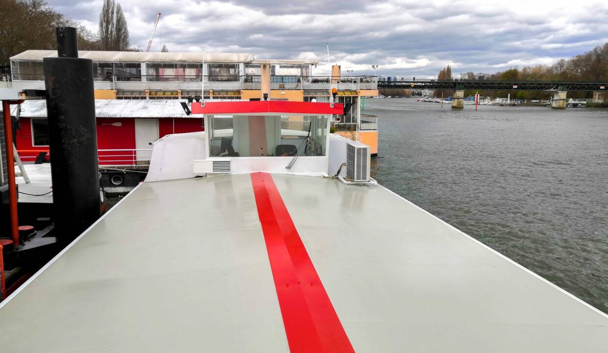 la-peniche-de-lea-bateau-navigant-paris
