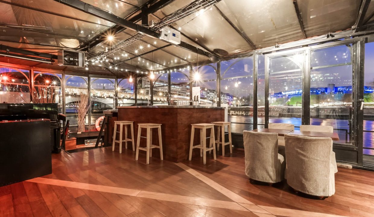 la-peniche-de-verre-bar-soiree