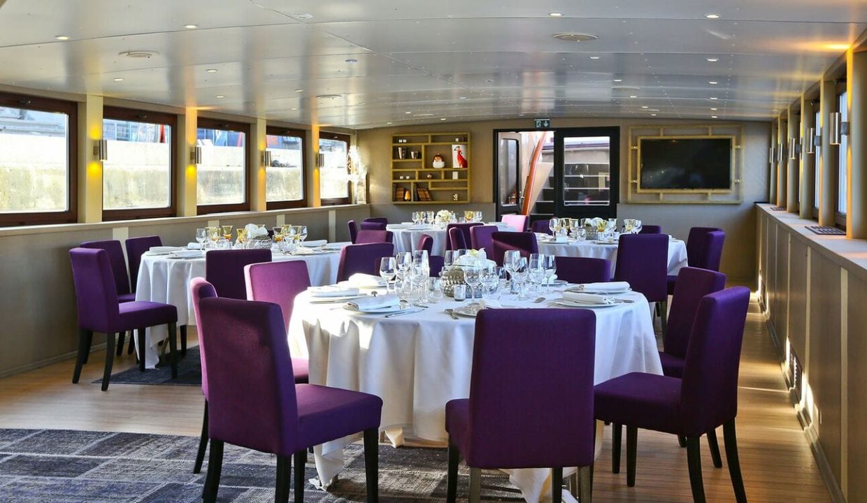 la-peniche-de-simon-diner-croisiere